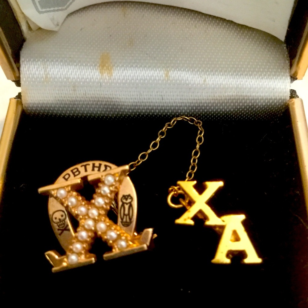 Vintage Chi Omega Crown Pearl Pin 10k yellow gold with pearls. 1/2” x 9/16”